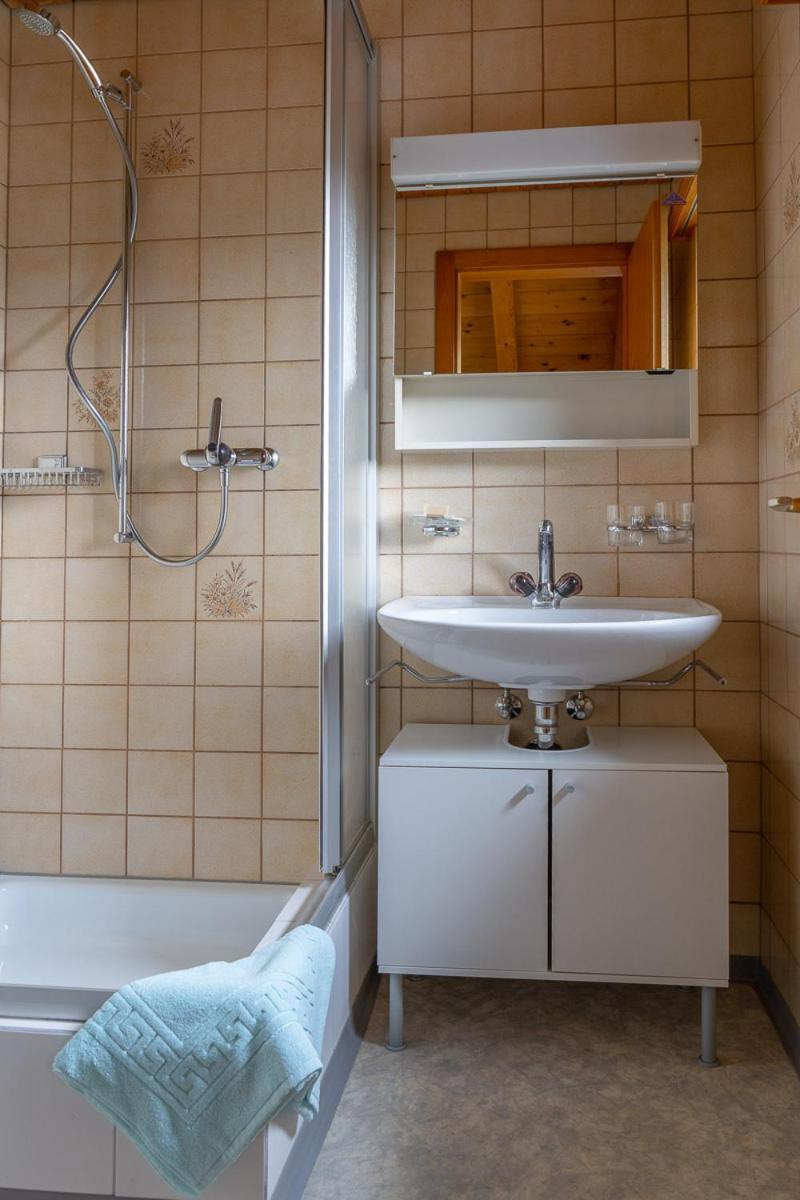 Chrona Bed & Breakfast Jenaz Zimmer foto