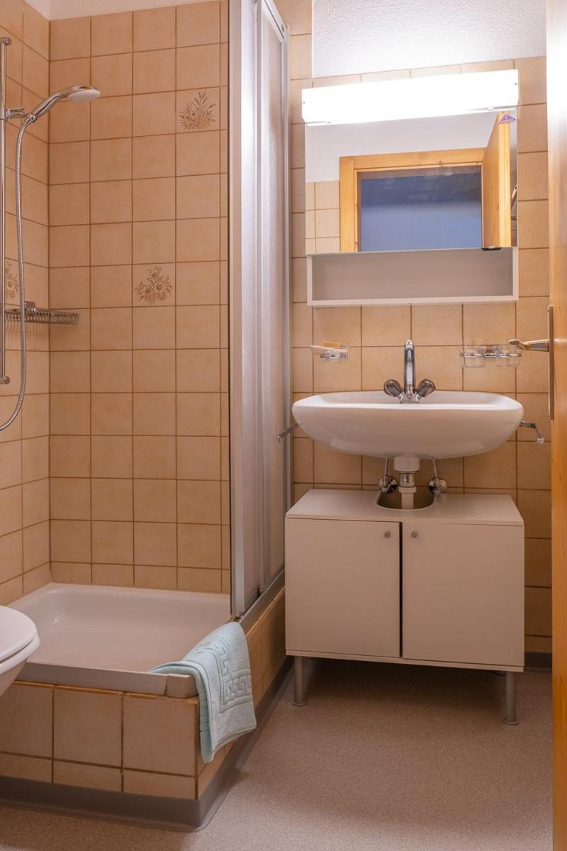 Chrona Bed & Breakfast Jenaz Zimmer foto