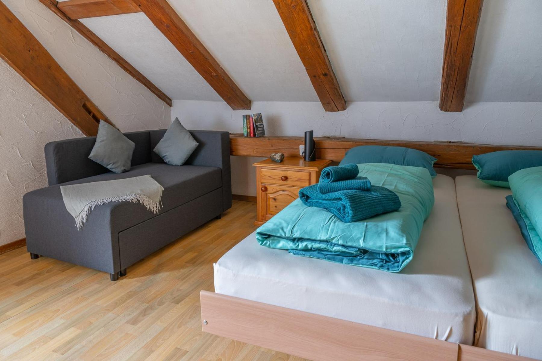 Chrona Bed & Breakfast Jenaz Zimmer foto