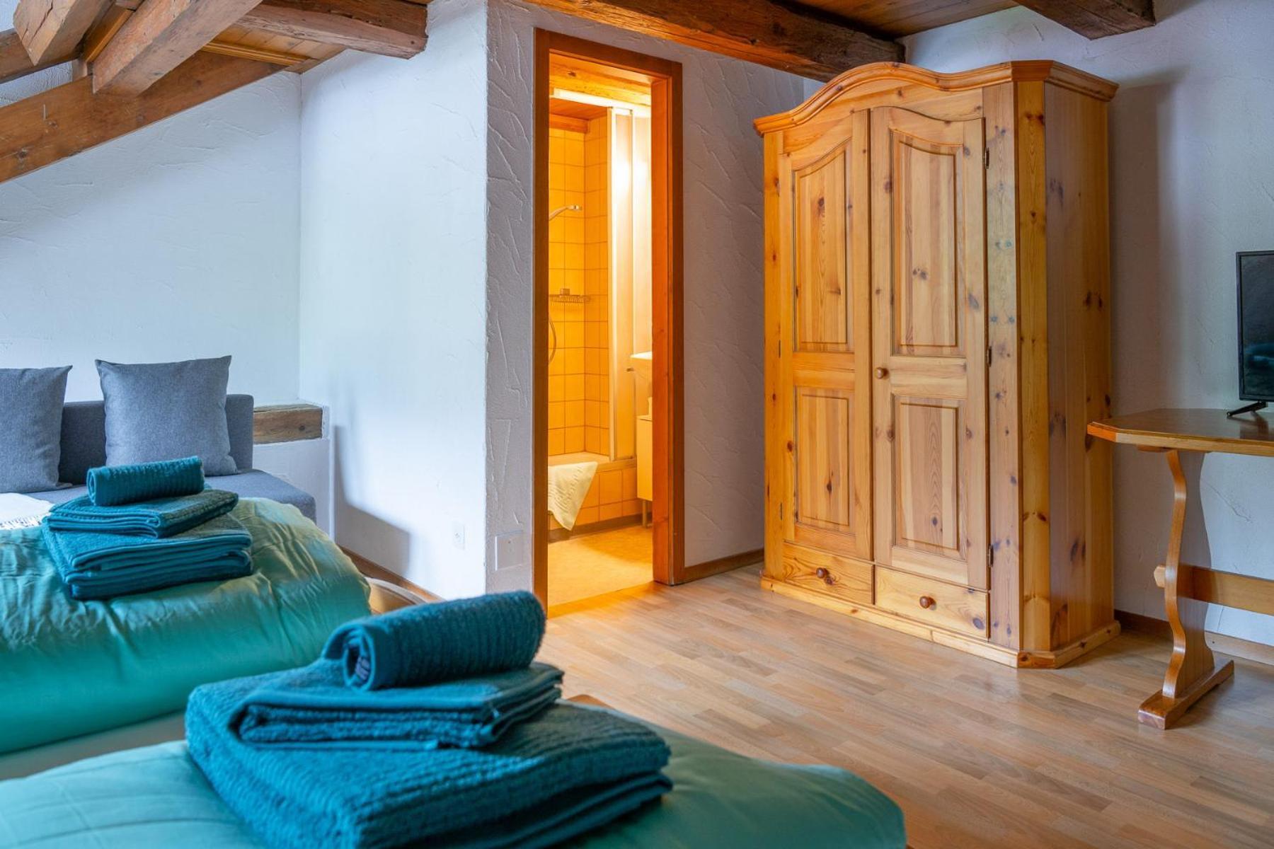 Chrona Bed & Breakfast Jenaz Zimmer foto