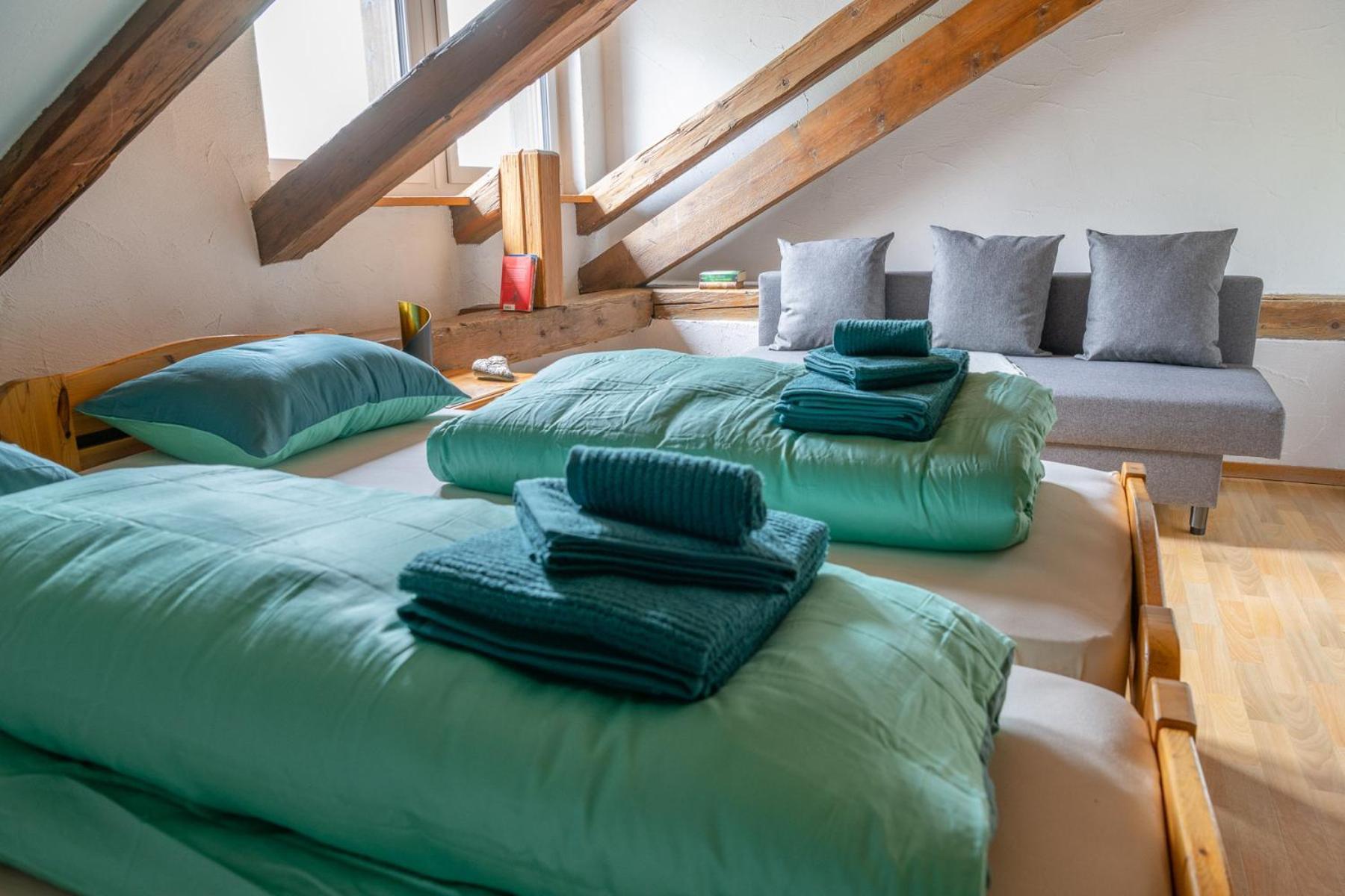 Bed and Breakfast Chrona Bed & Breakfast Jenaz Zimmer foto