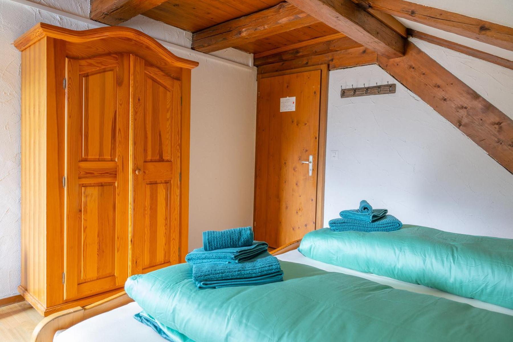 Chrona Bed & Breakfast Jenaz Zimmer foto