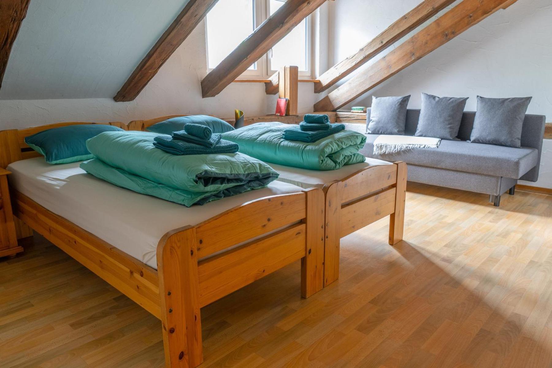 Bed and Breakfast Chrona Bed & Breakfast Jenaz Zimmer foto