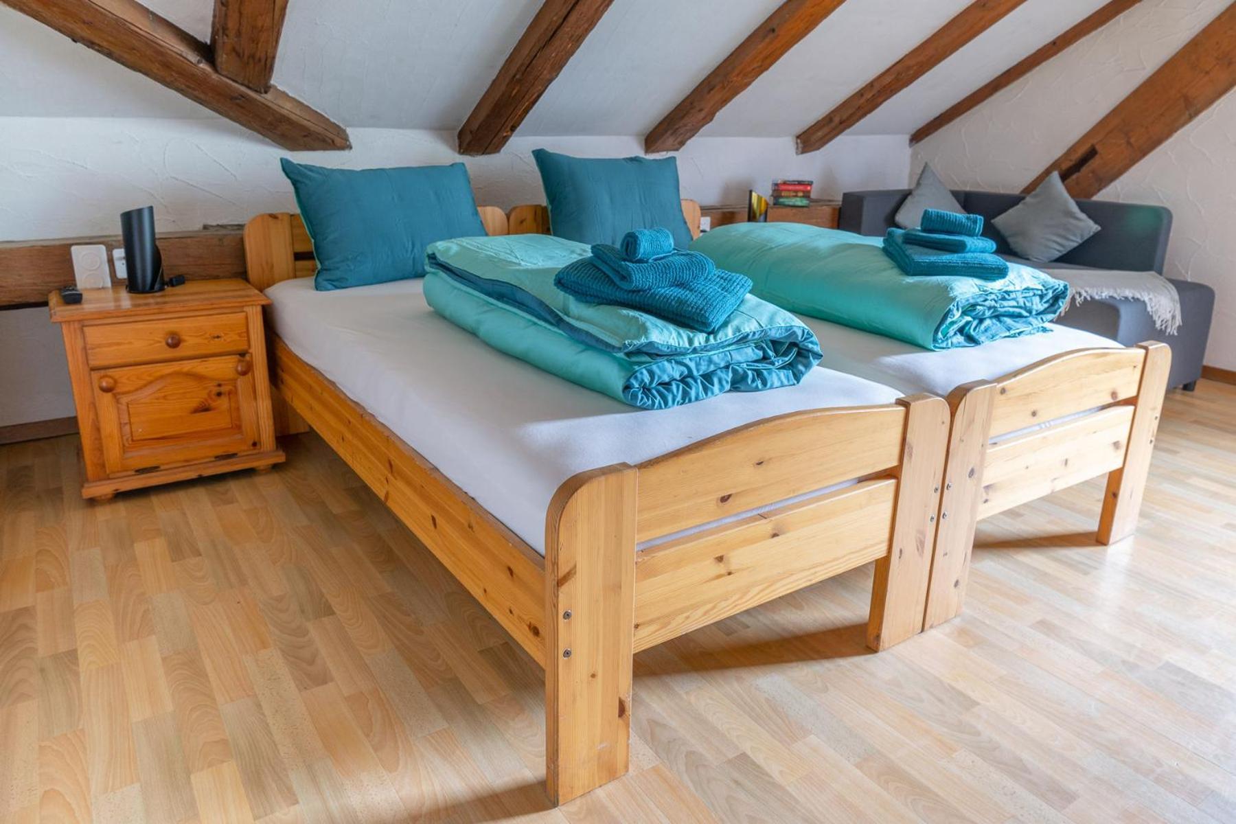 Chrona Bed & Breakfast Jenaz Zimmer foto
