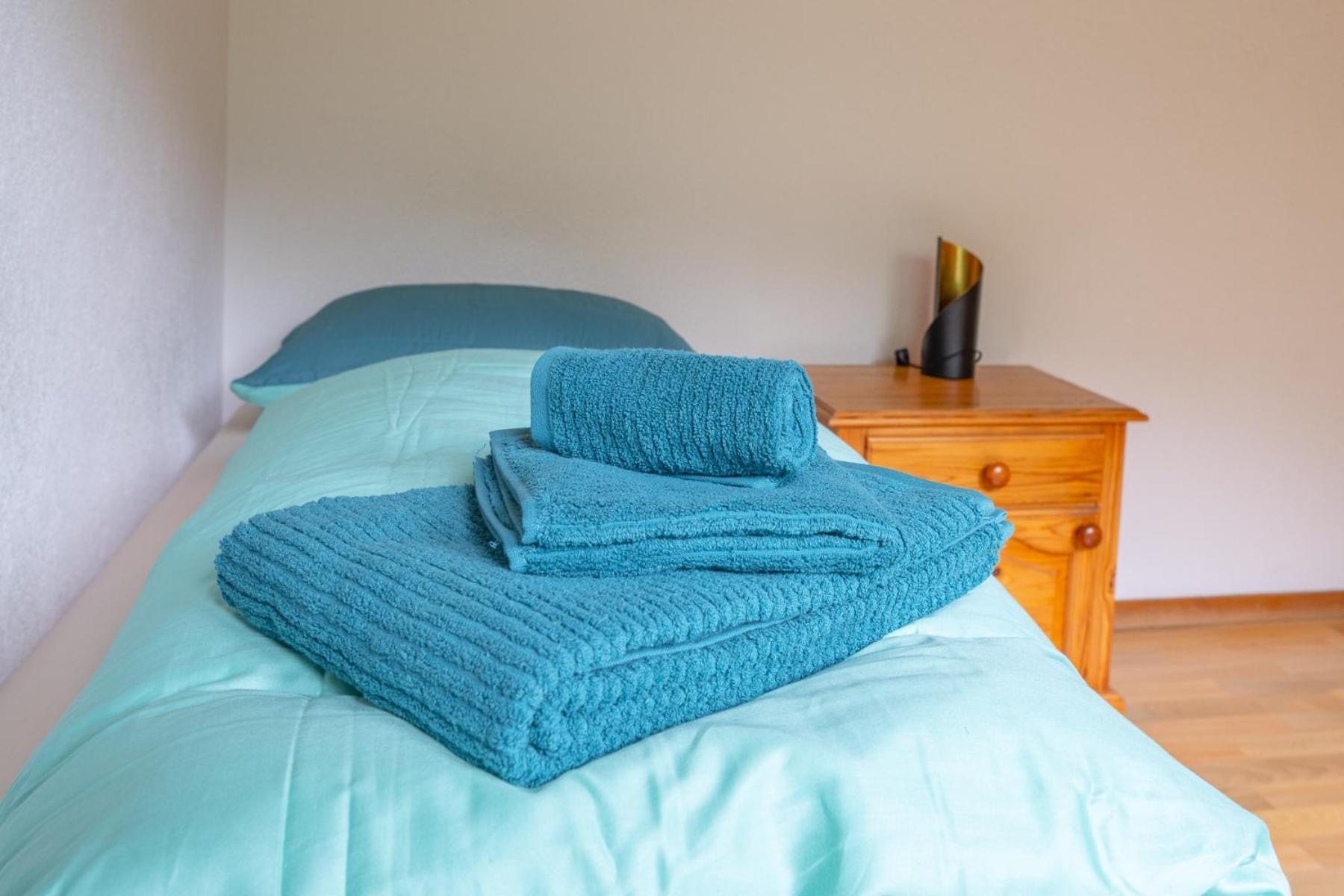 Chrona Bed & Breakfast Jenaz Zimmer foto