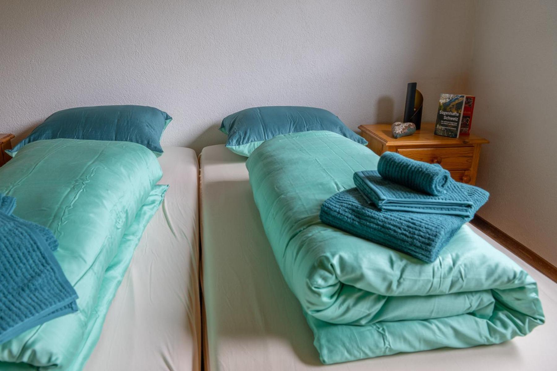 Chrona Bed & Breakfast Jenaz Zimmer foto