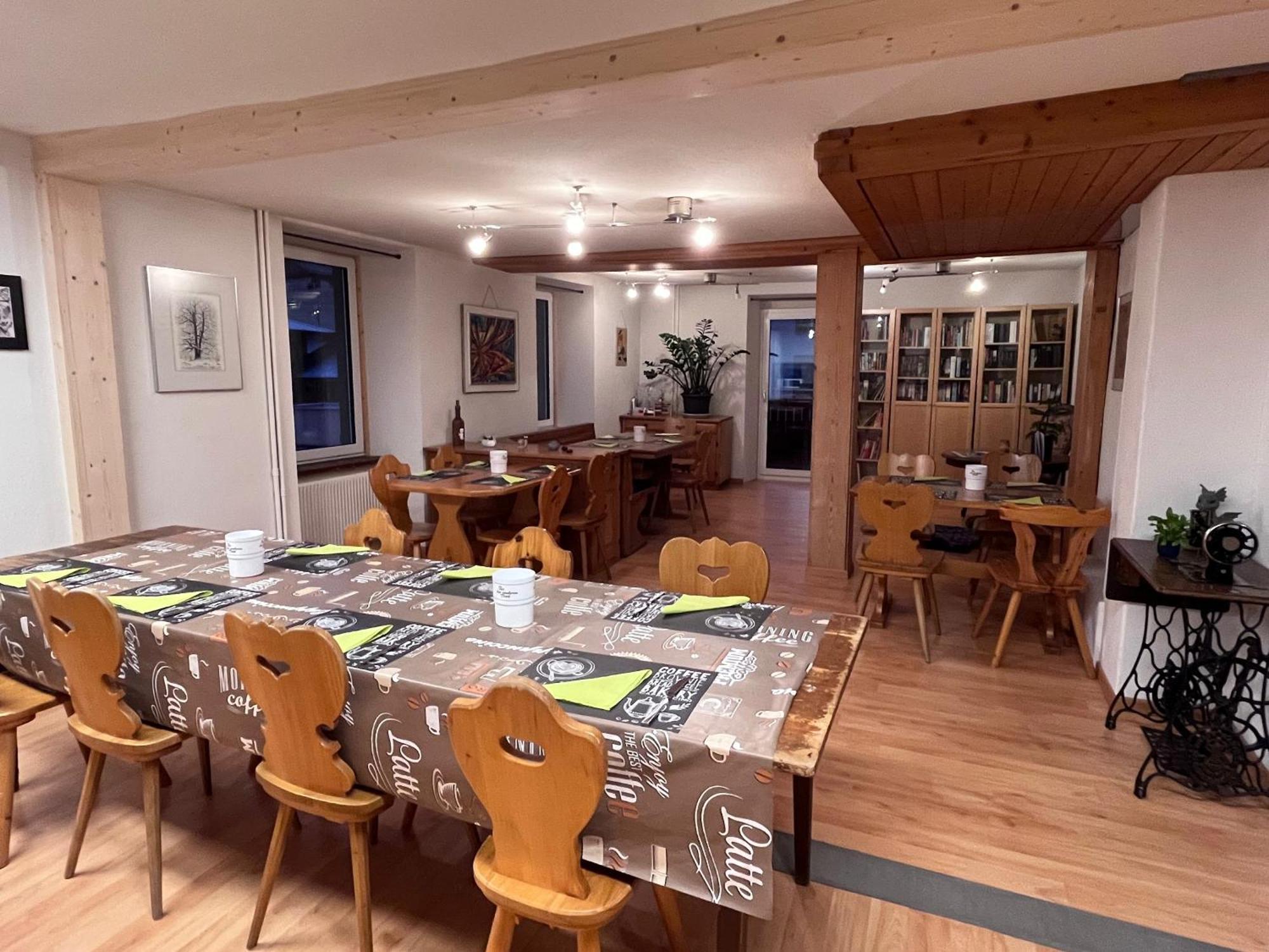 Chrona Bed & Breakfast Jenaz Exterior foto